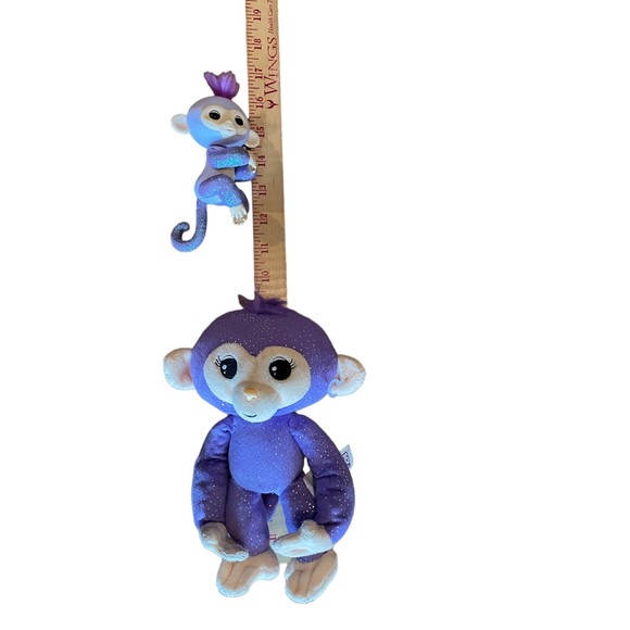 Fingerlings Small Plush Monkey Purple & Glitter Baby Fingerlings Make Noises - Picture 7 of 9